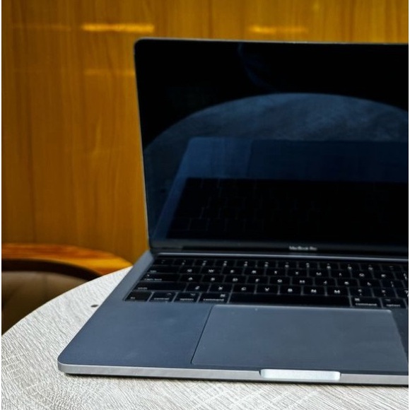 MACBOOK - Picture 1 of 2